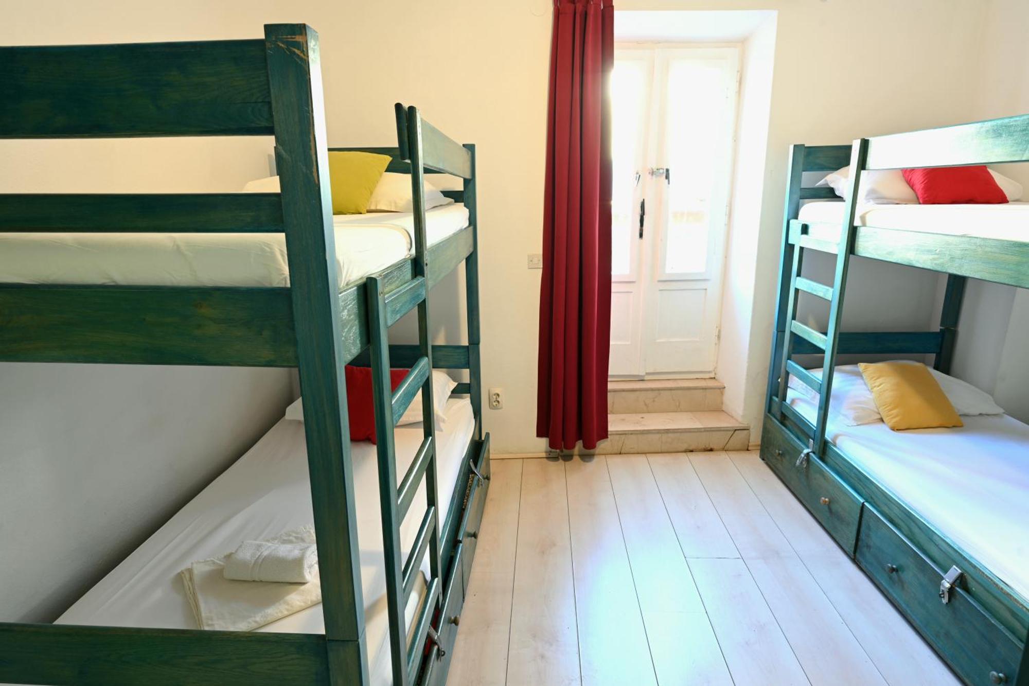 White Rabbit Hostel Hvar Town Exteriér fotografie