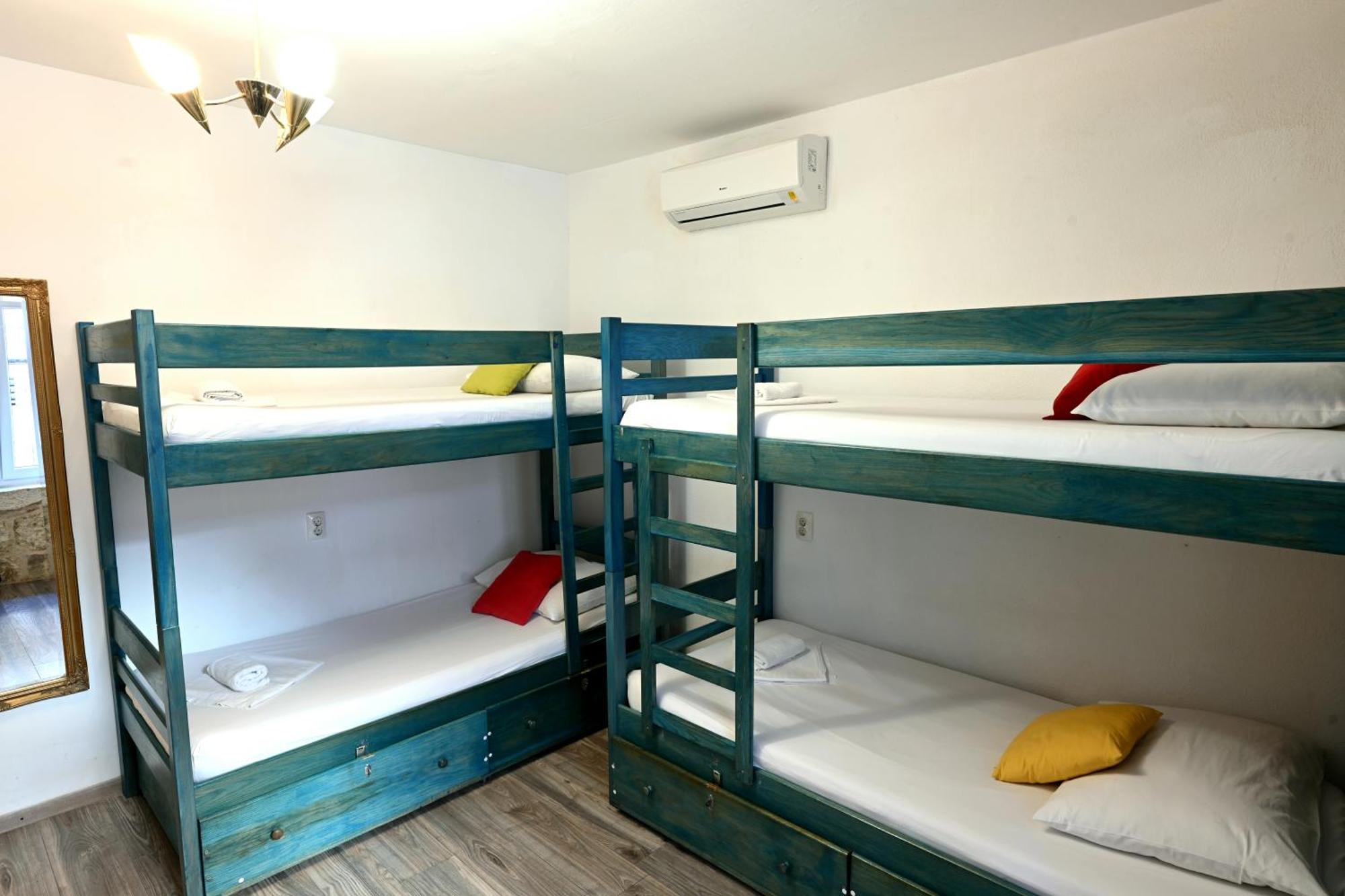 White Rabbit Hostel Hvar Town Exteriér fotografie