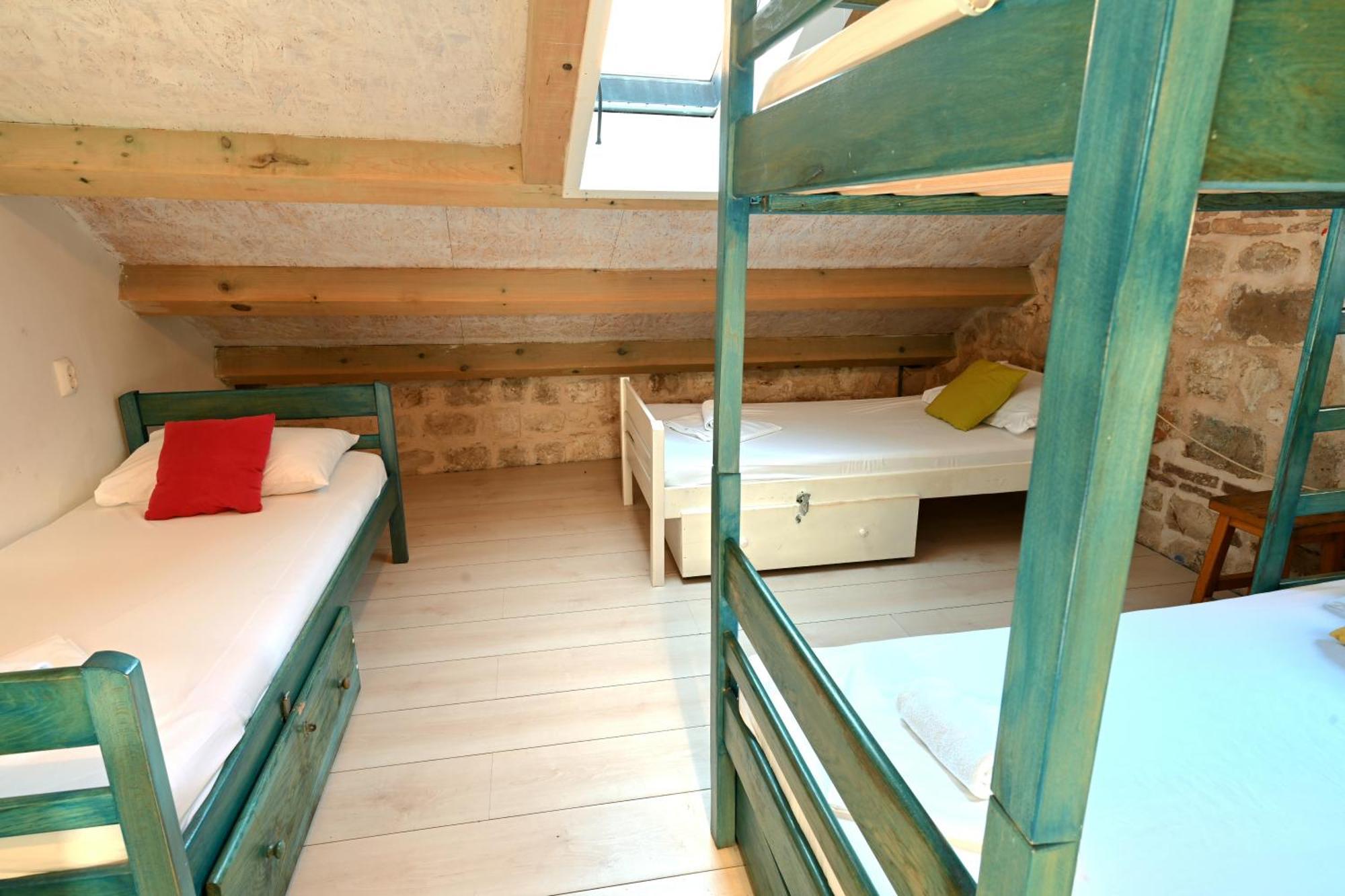White Rabbit Hostel Hvar Town Exteriér fotografie