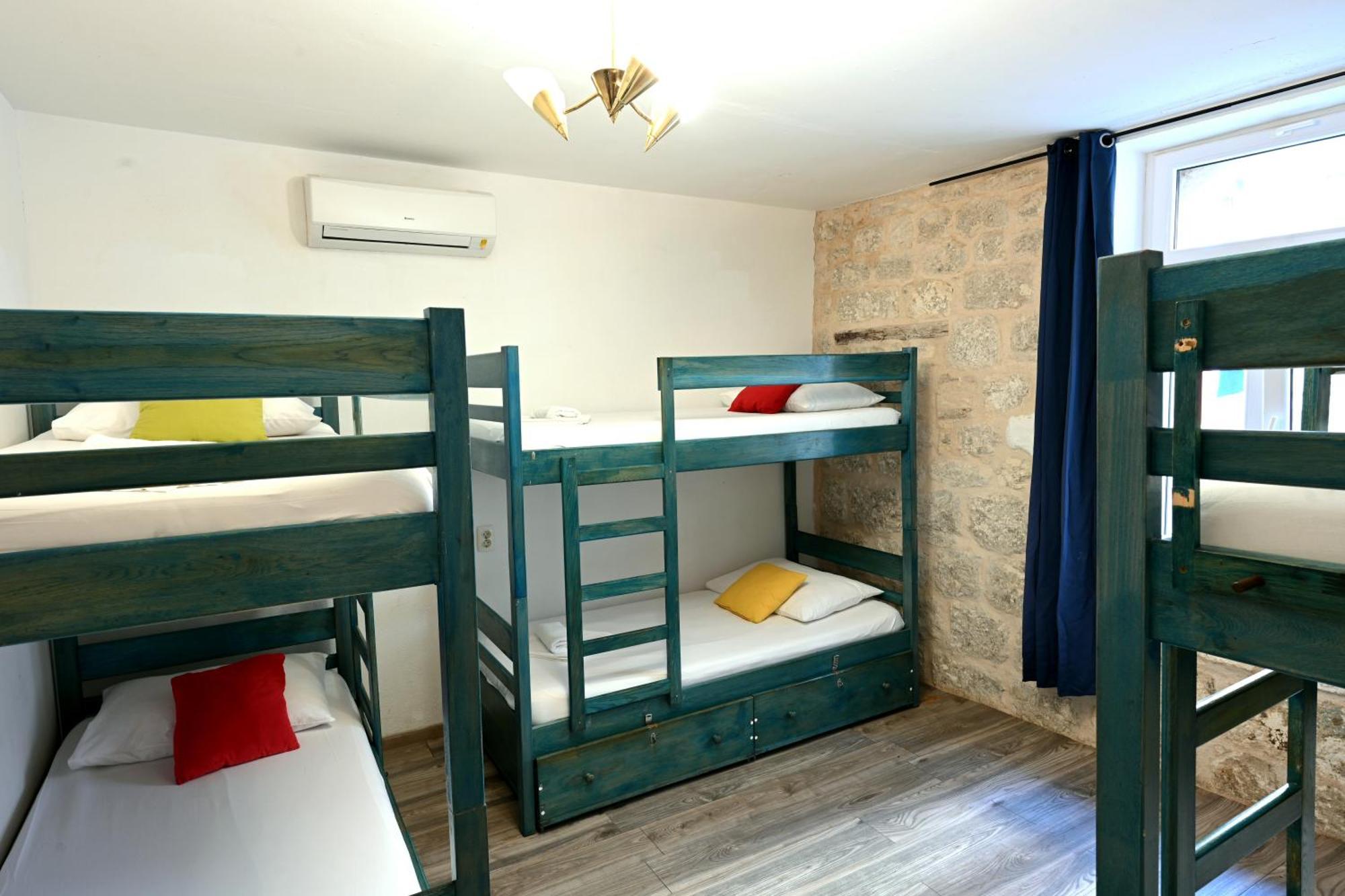 White Rabbit Hostel Hvar Town Exteriér fotografie