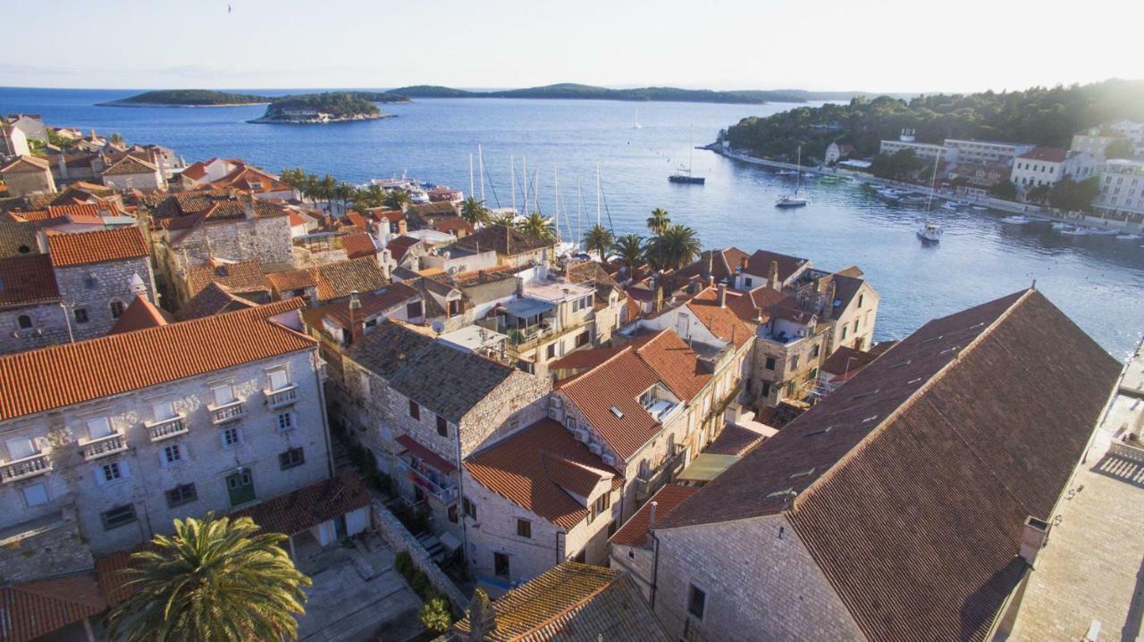 White Rabbit Hostel Hvar Town Exteriér fotografie